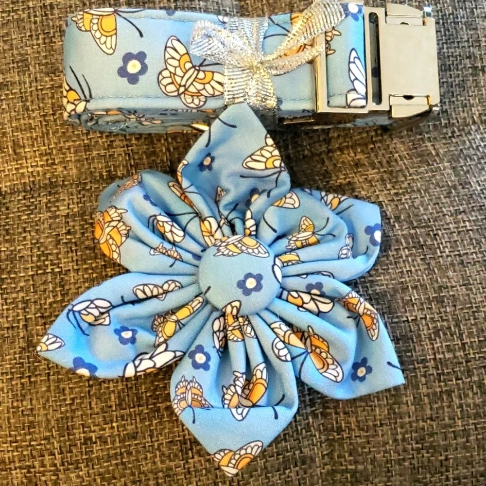 Lionet Paws Blue with Butterfly Print Dog Collar Size L 16-24 Inches